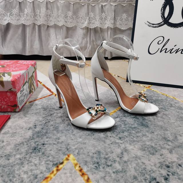 Factory Price: Miu Miu 2025 new casual white shoes, a popular dirty shoe that st