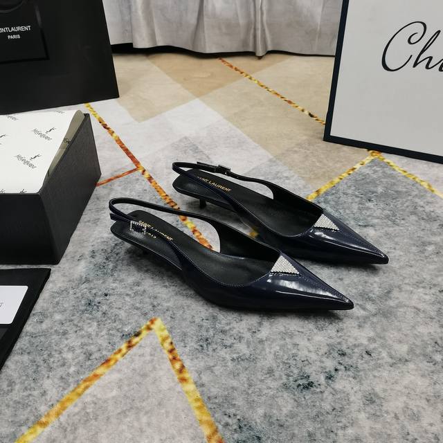 Factory Price: Miu Miu 2025 new casual white shoes, a popular dirty shoe that st