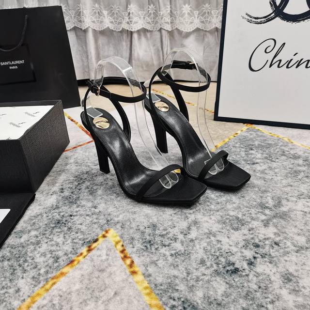 Factory Price: Miu Miu 2025 new casual white shoes, a popular dirty shoe that st