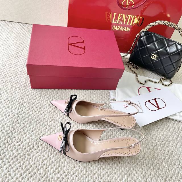 The original snowflake fabric keeps you cool all summer ~ Miu Miu sandals are no