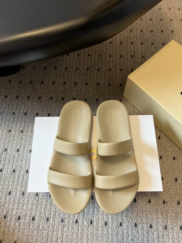 Chanel Panda Shoes! 2025 top-level casual sports shoes This classic design; the