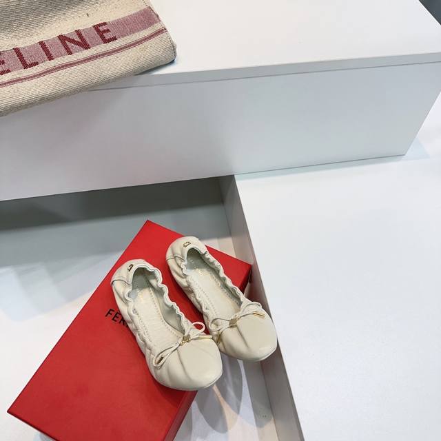 B's 25-year simple, high-end, light luxury style, classic slim-fitting, small st