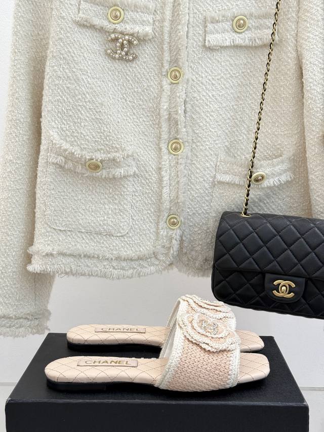 Moncler, the latest product for spring 2025, available at the counter, original