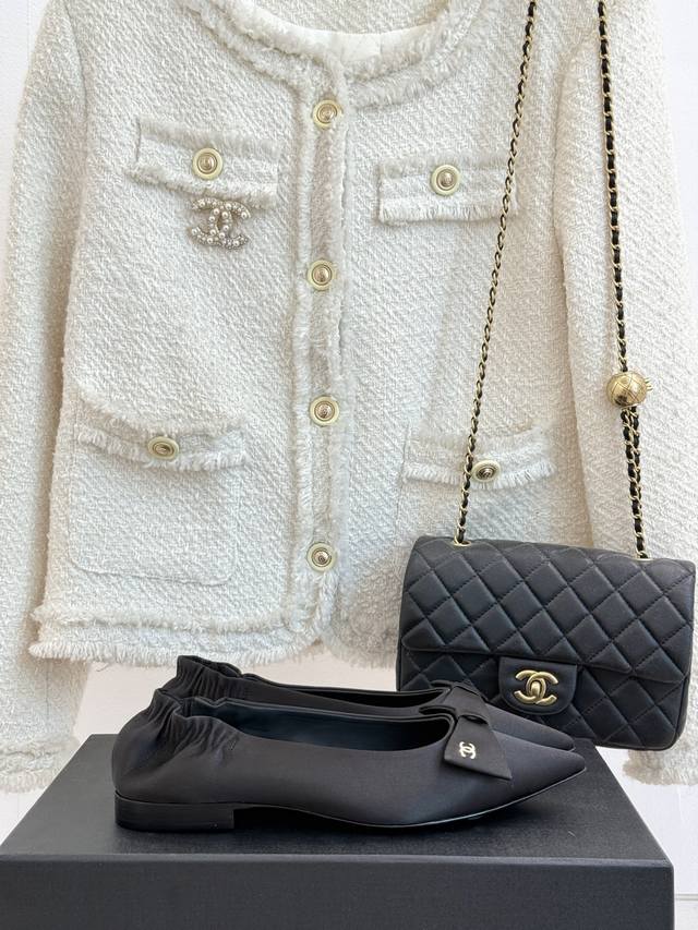 Lv, 2025 Spring and Summer Men's New Classic Logo Embossed Round Neck Short Slee
