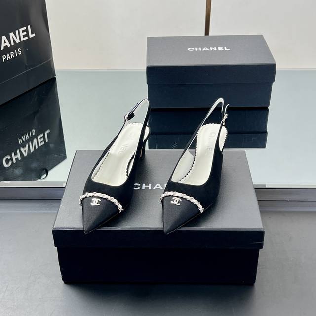Prada, the latest product for summer 2025, available at the counter, fashionable