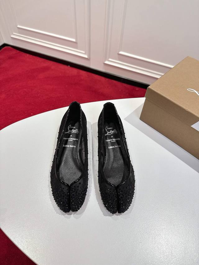 The latest sports casual shoes are versatile for all seasons. Very light and com