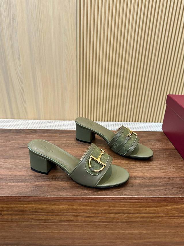 Please report your height and weight when placing an order. Gucci's new spring s