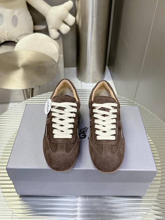 Miu 2025 spring and summer new style, the latest casual shorts. The original pan