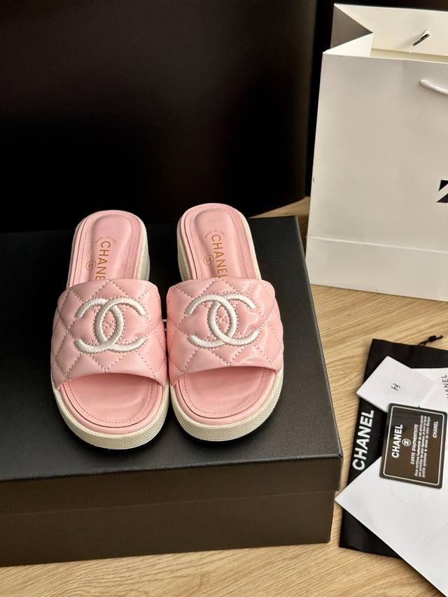 Miumiu 2025 Spring and Summer official website synchronization The fabric is mad