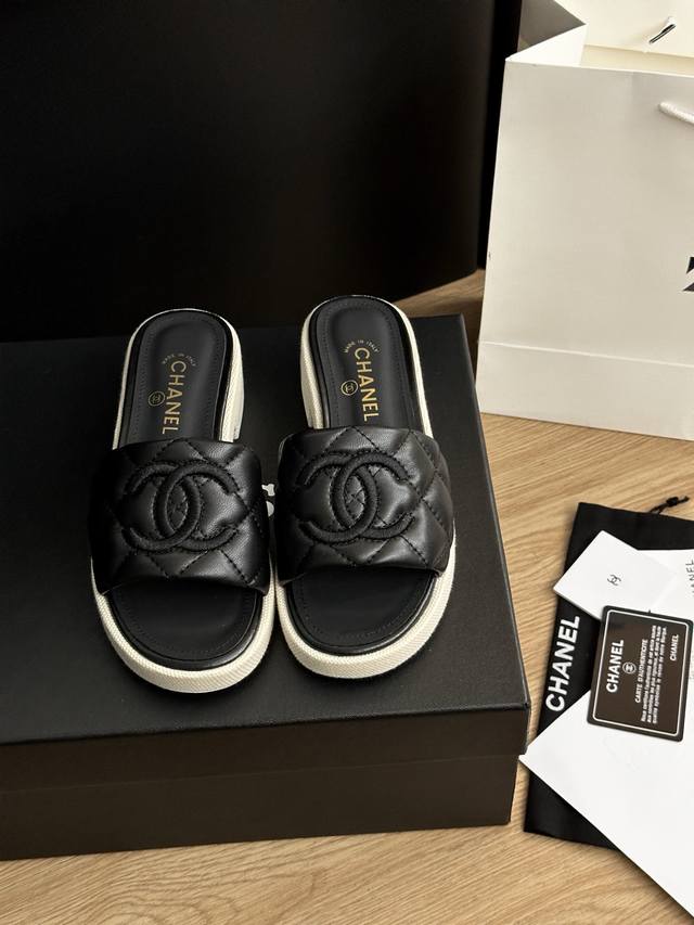 Loewe 2025 Spring and Summer official website synchronization The fabric is made