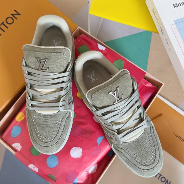 New Balenciaga models are coming on 2630. New Spring hot-selling new products ar