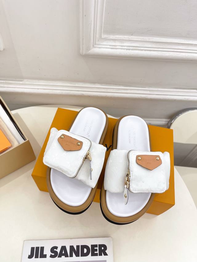Thick-soled slippers Full of details! A must-have for fashionistas, women love t
