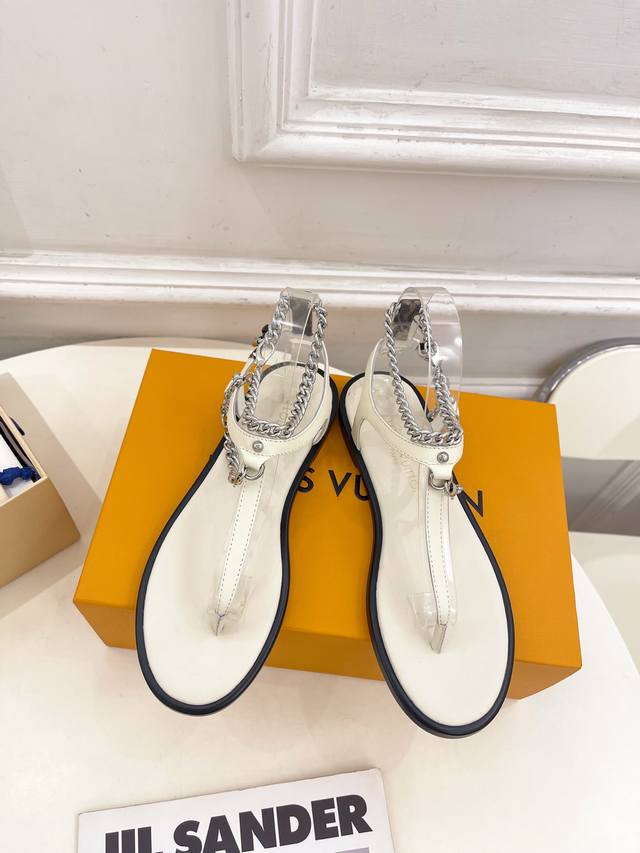 Thick-soled slippers Full of details! A must-have for fashionistas, women love t