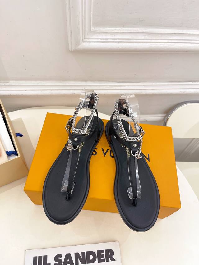 Thick-soled slippers Full of details! A must-have for fashionistas, women love t