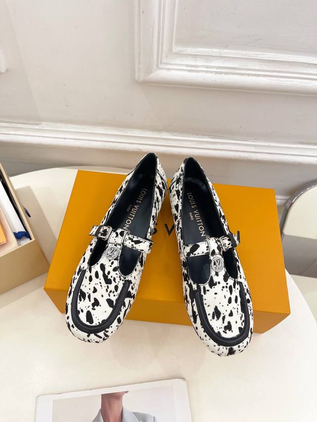 Thick-soled slippers Full of details! A must-have for fashionistas, women love t