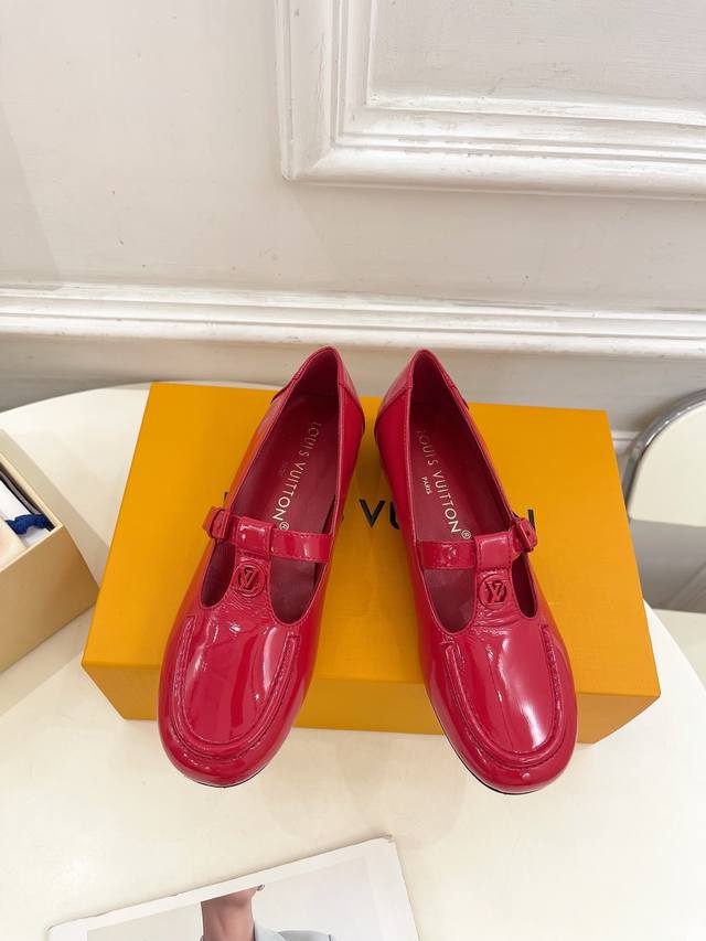 Thick-soled slippers Full of details! A must-have for fashionistas, women love t