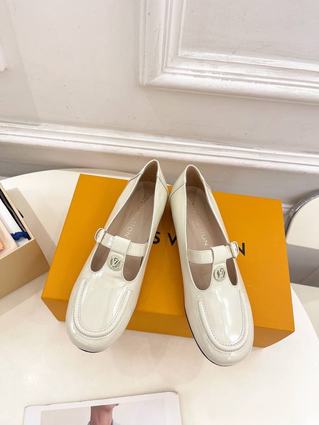 Thick-soled slippers Full of details! A must-have for fashionistas, women love t