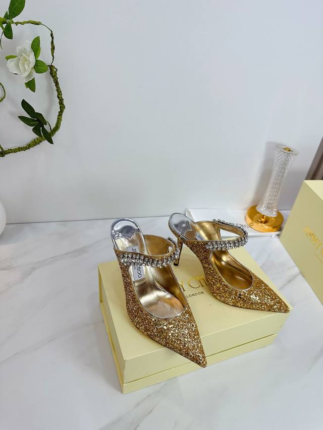 The hot item has arrived! A must-have for Chanel