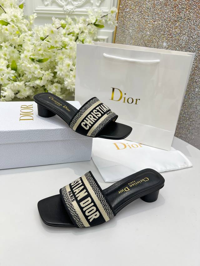 Gucci, 2025 Spring and Summer new product release new short-sleeved T-shirt. Mad