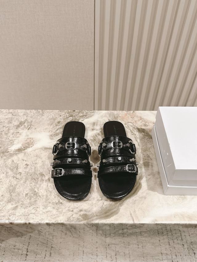 Moncler 25Ss new spring and summer models are launched in the counter. The lates