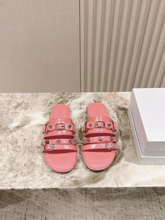 Moncler 25Ss new spring and summer models are launched in the counter. The lates