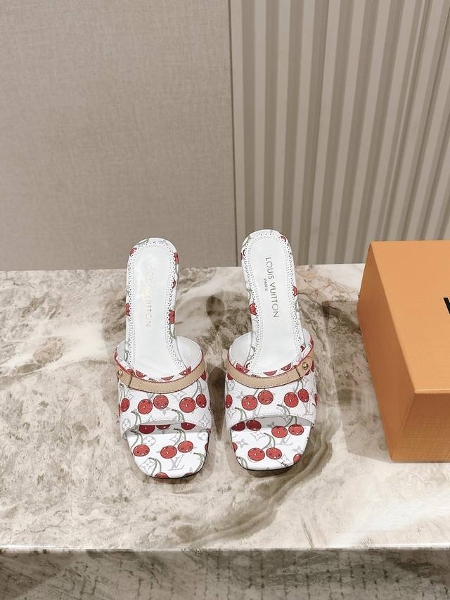 Prada 25Ss Spring and Summer new model first release in the counter, the latest