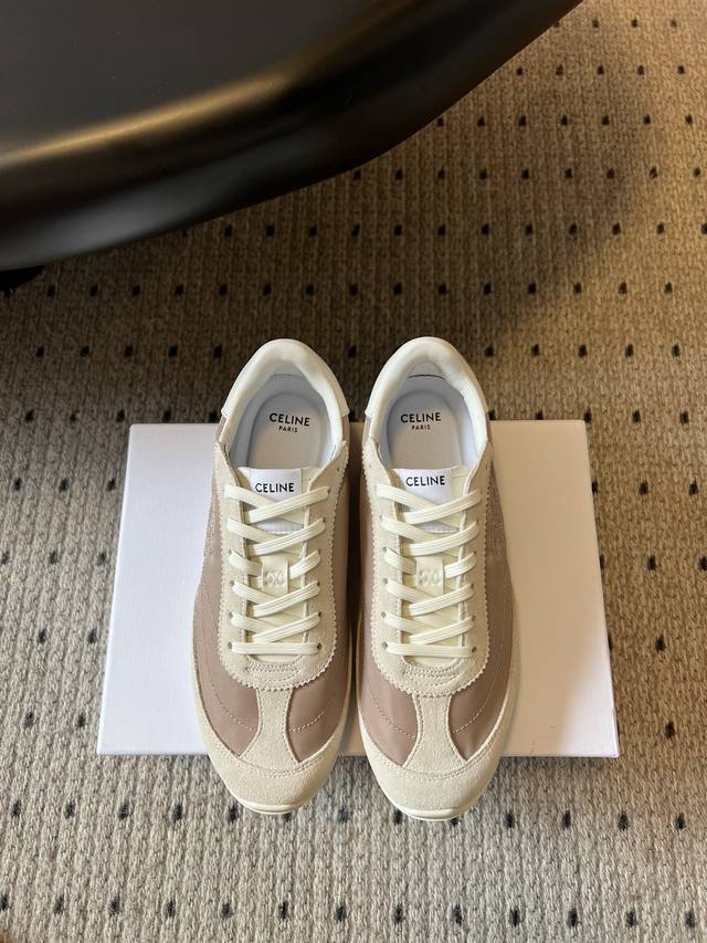 Detailed picture of the top version. Official website quality Balenci*Ga Paris.