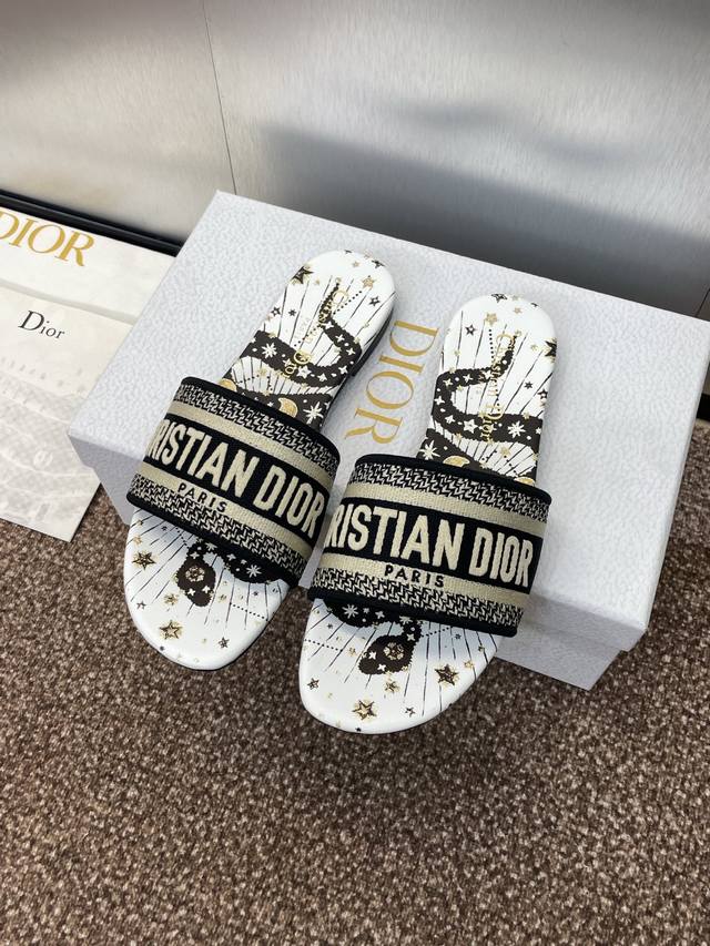 Ceiine 2025 summer hit Arc de Triomphe Logo sandals . A high-end celebrity Insta