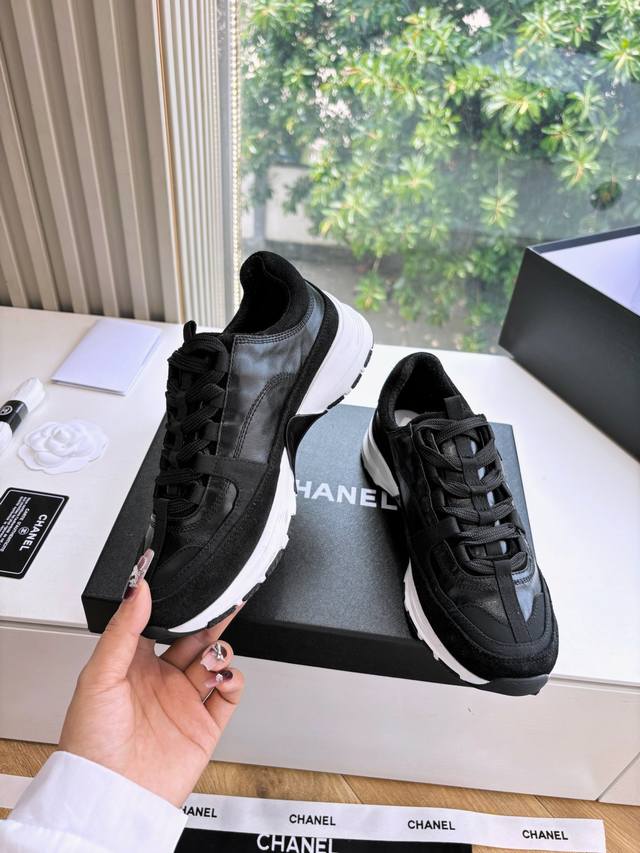 Black denim M13104, M53152, M13670, the most structured of Louis Vuitton's iconi