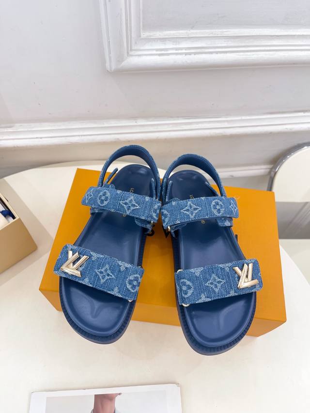Ysl Holiday Tote Are you ready to go on vacation at the beach? Yves Saint Lauren
