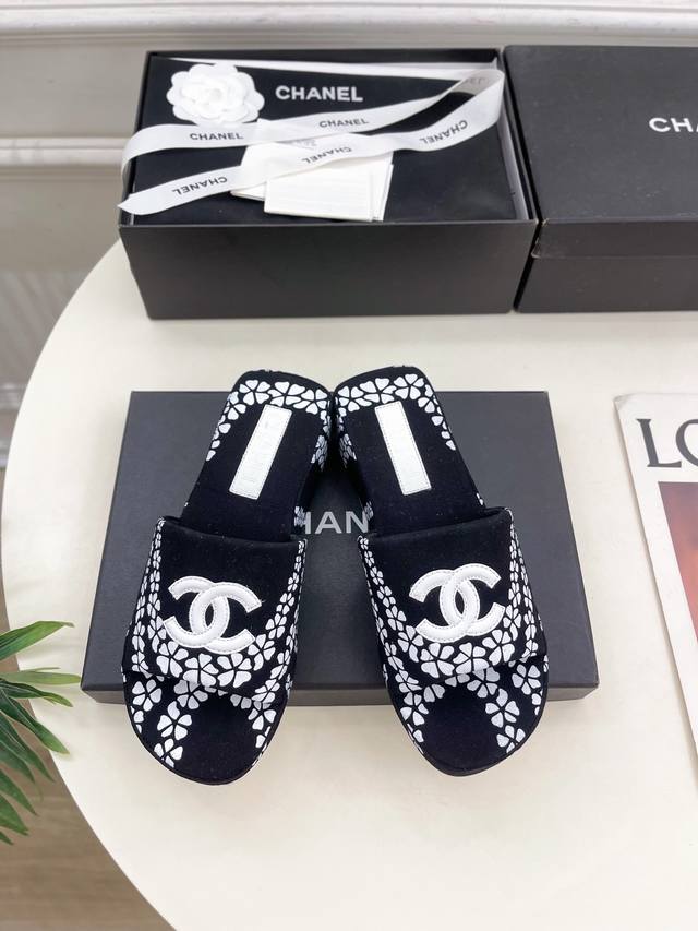 Alexander Wang I love very much. It has a cool feeling. is a must-have! Very sty