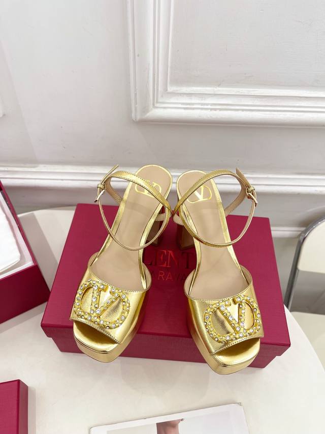 YSL Yves Saint Laurent straw bag Full of summer atmosphere Retro and elegant ful