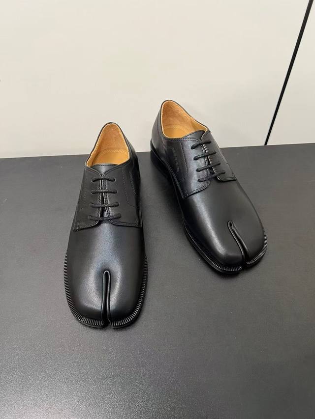 with box The relaxed feeling belongs to you Prada postman This black second-hand