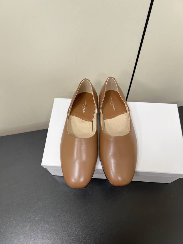 No box Size: 36*37Cm vertical version Medium width 45*35Cm horizontal version Mi