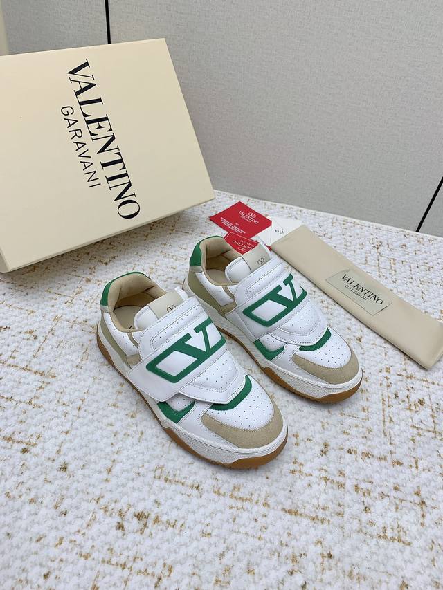 with gift box. Princess Dior, Dior high-end quality, you can compare the counter