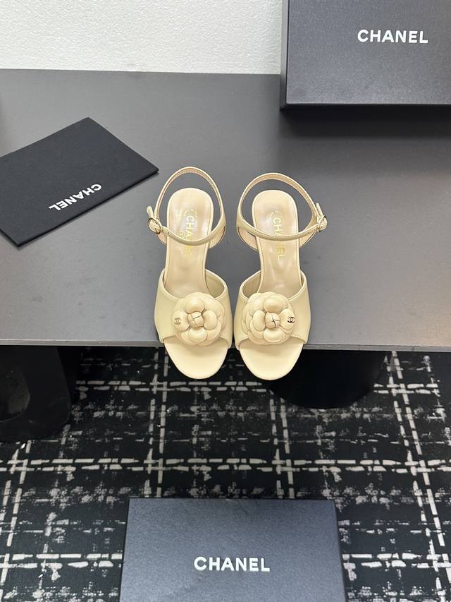 with box Chanel 25Bag The small size is really stunning This year's Chanel 25S s