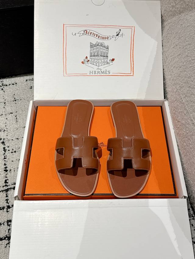 Replica version of the original cloth Dior Hittheroad full leather flap messenge