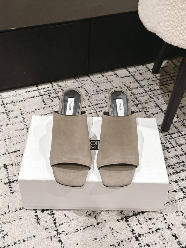 Prada bucket bag popular style Casual, versatile, light and practical! Looks gre