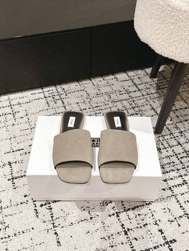 with box size 20*11Cm Ysl underarm bag new style Zipped looks great! It looks gr
