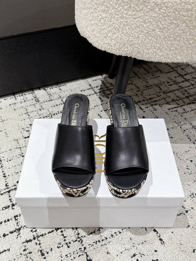 Gift box packaging Loewe Anagram Cubi recently bought a cute little lunch bag Th