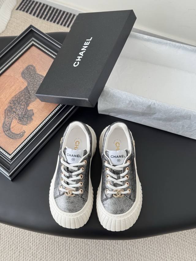 Miu Miu new canvas white shoes 25 years new classic upgrade comfort and fashion