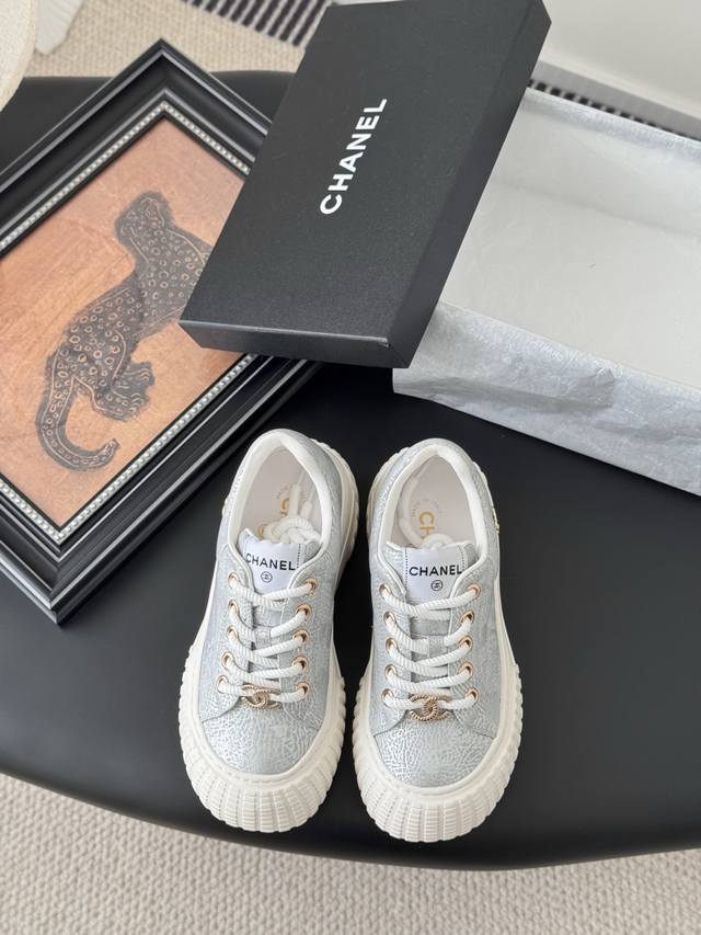 Miu Miu new canvas white shoes 25 years new classic upgrade comfort and fashion
