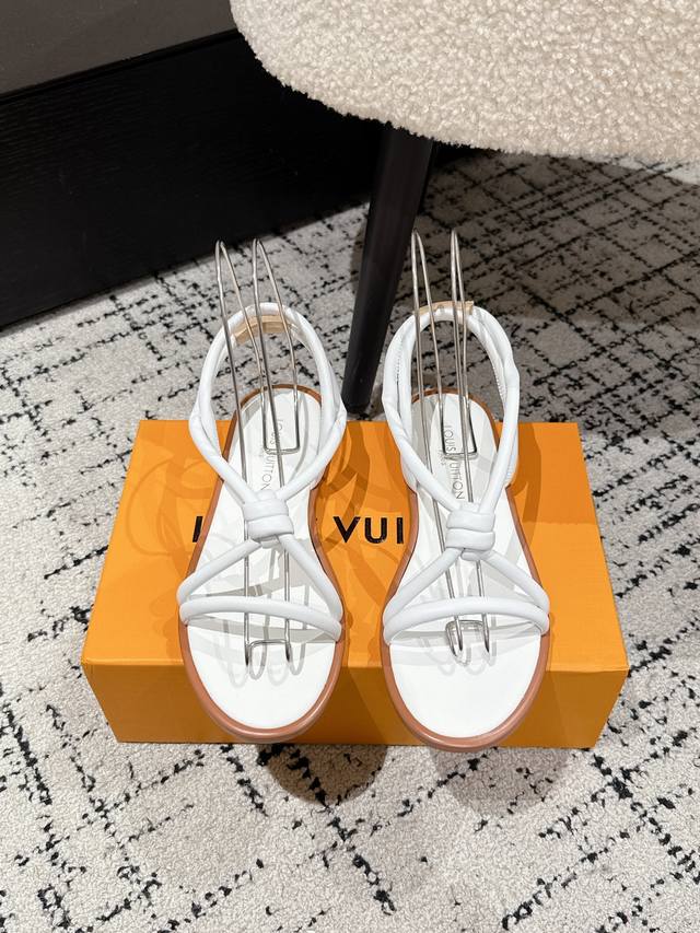 Cowhide counter version chain Fashion is indeed a cycle Who got the Lv Murakami