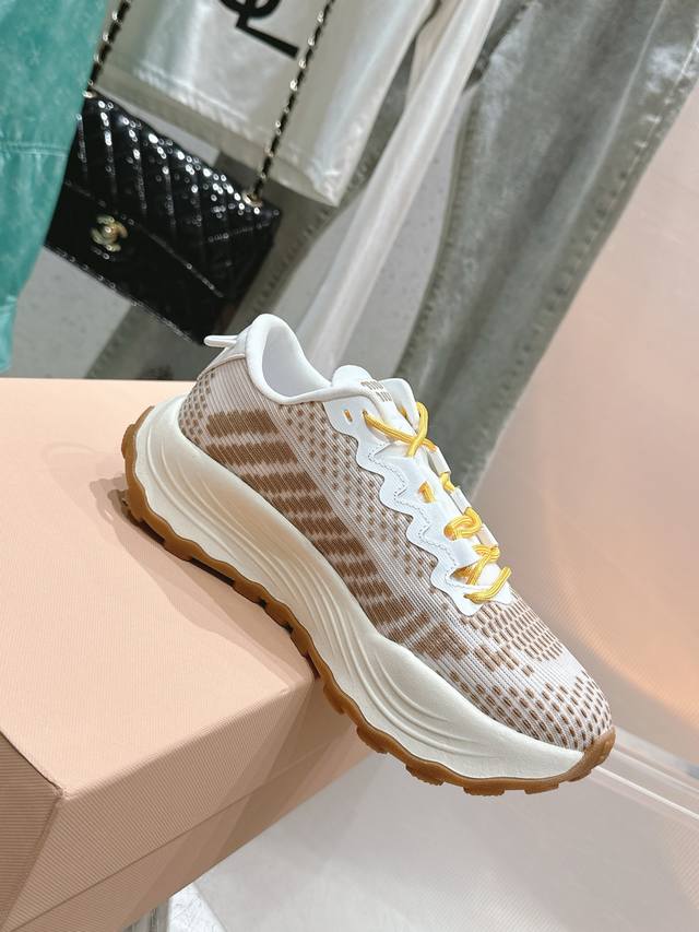 New ballet mesh shoes Unique hollow woven mesh design, light and agile, looming