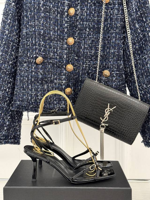 with gift box. Lv Atlantis Bb basket The design is really amazing The effect on