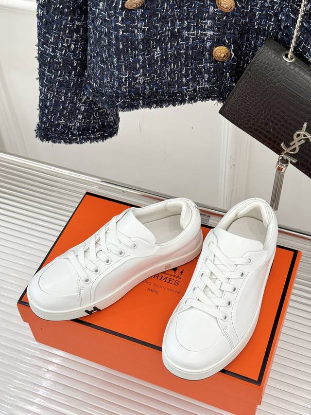 with airplane box folding box Lv2025 Fall/Winter Collection Paris Fashion Week--