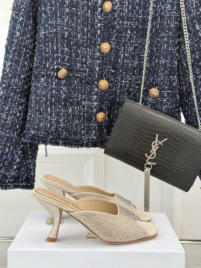 Lv Sunset Yuanbao underarm bag with extension strap can be worn on one shoulder