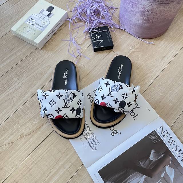 Price: Top version Lv Donkey Brand L Home 23 Spring and Summer Catwalk Fat Train