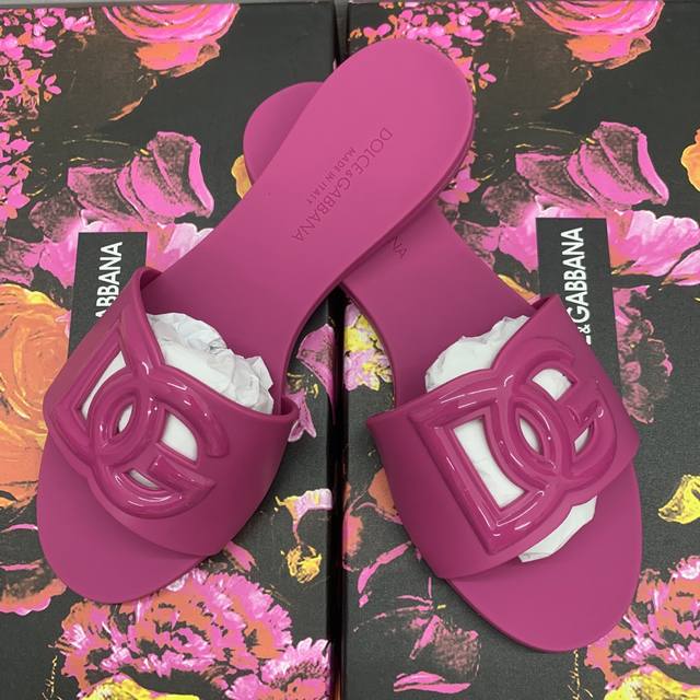 Price: Prada thick sole. Lightweight Ip outsole. 35-41.