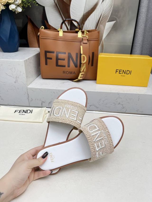 with folding gift box Chanel bucket bag Can be carried on one shoulder or across